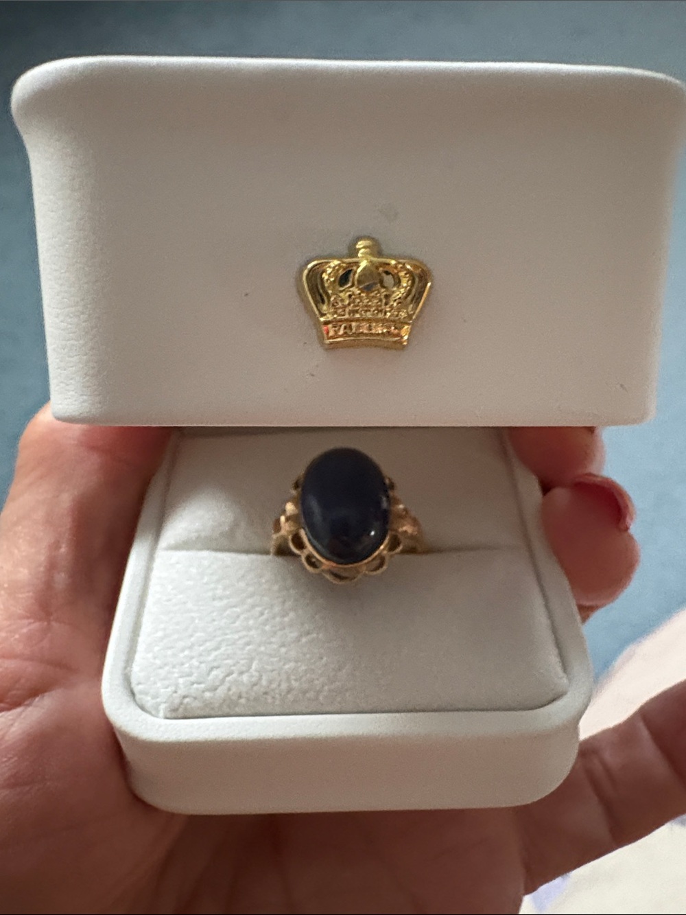 Classic Vintage Gold 18K Ring with Deep Blue sapphire Cabochon Stone